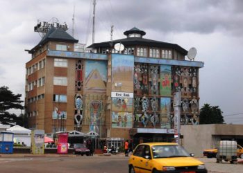 Afriland First Bank et un notaire poursuivis pour vente frauduleuse d&rsquo;une villa