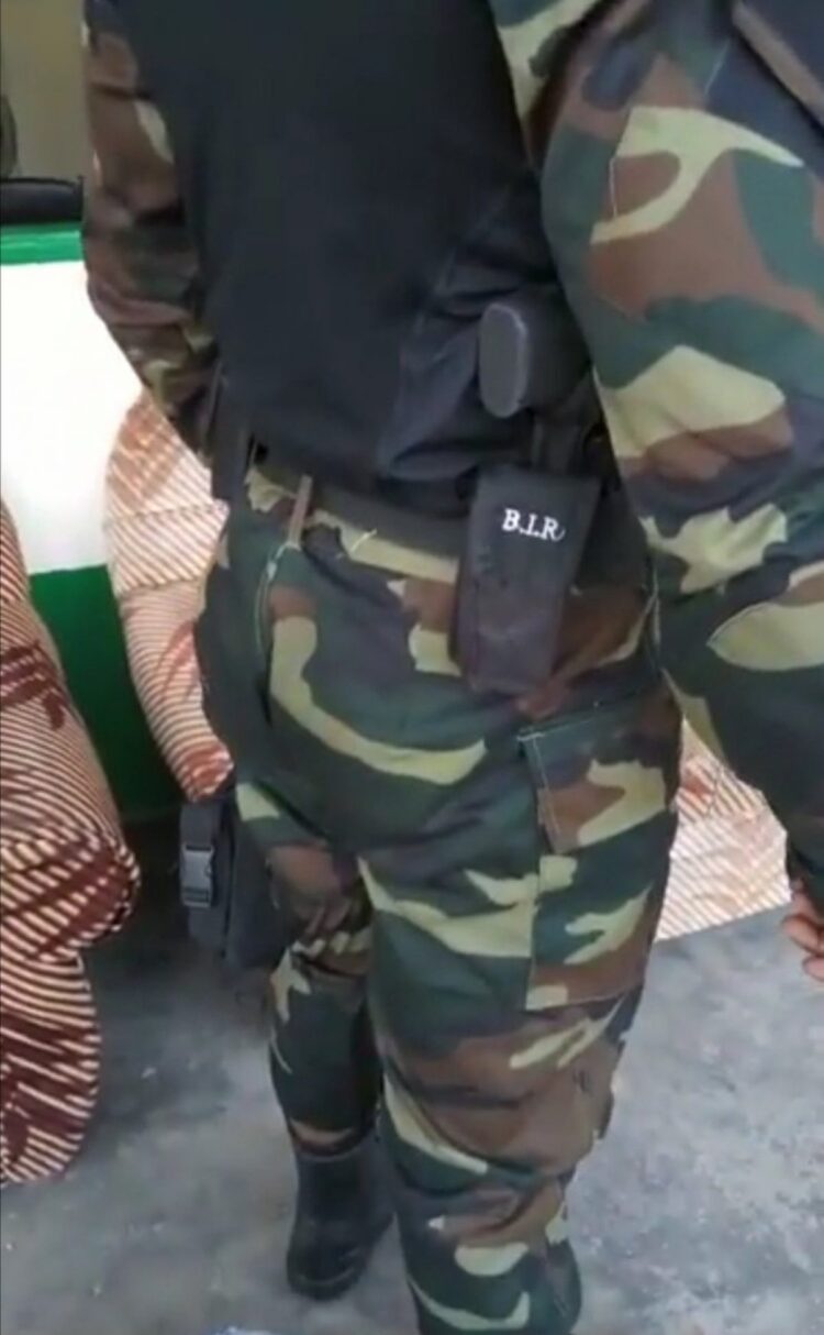 Le militaire qui a poignardé sa copine à l’aide de son couteau