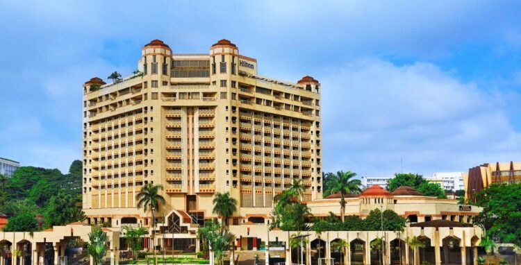 Un ex-réceptionniste du Hilton répond d’un trou de 47 millions de F.