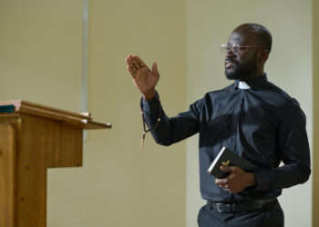 Un pasteur marié à la barre pour reconnaitre son fils illégitime