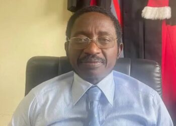Le Pr Aba’a Oyono réclame trois milliards de francs à l’État